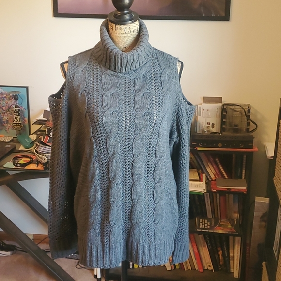 American Eagle Outfitters cold shoulder sweater - Picture 2 of 16